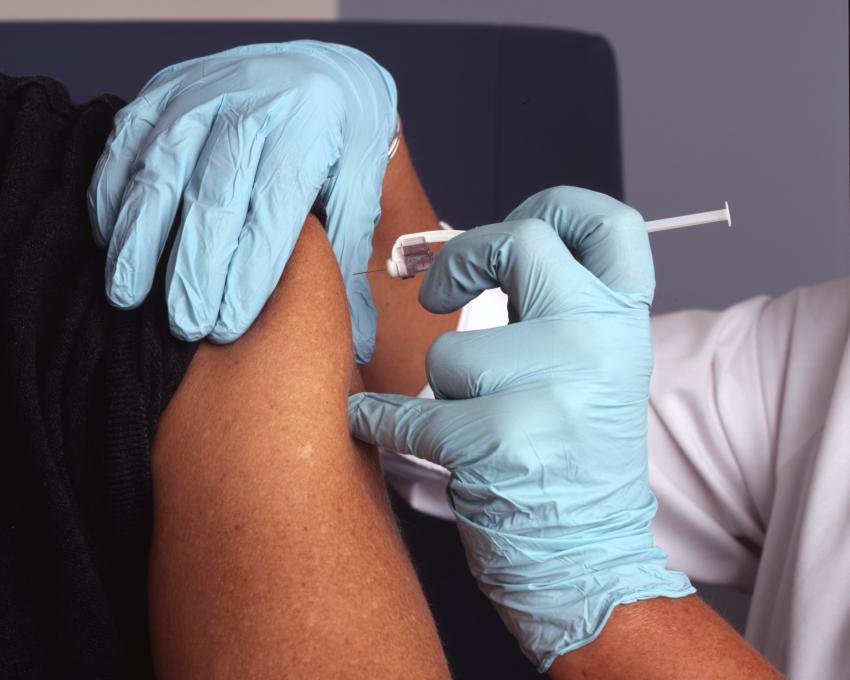 Idosos que optam por não se vacinar contra a gripe evocam desconfiança na vacina