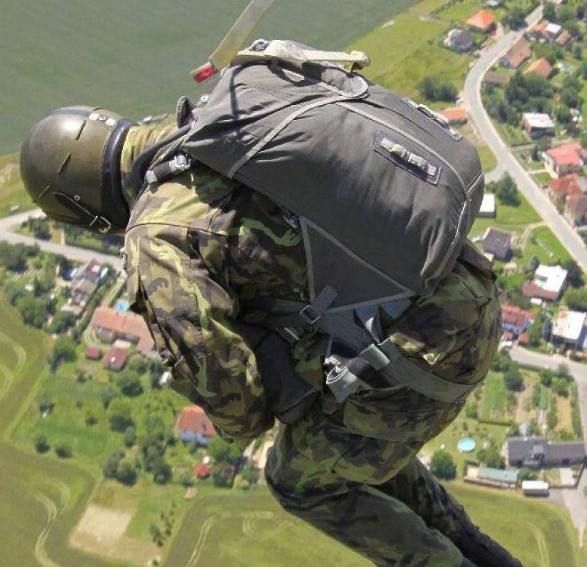 Segundo militar ferido em salto de paraquedas submetido a cirurgia e a evoluir bem