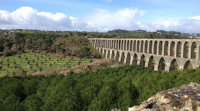 Município interdita circulação pedonal no Aqueduto dos Pegões por segurança