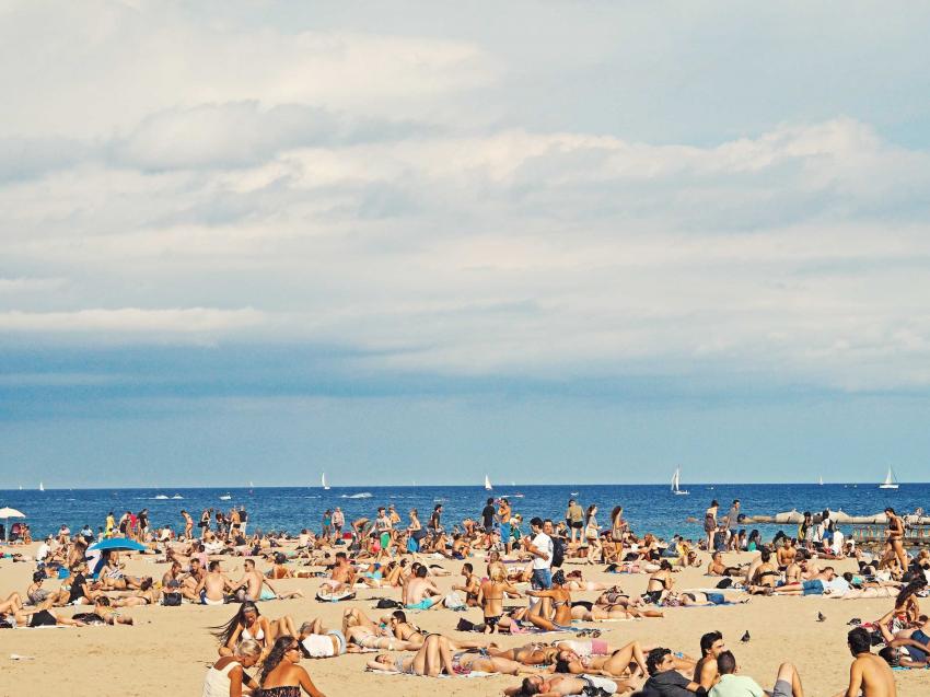 Liga percorre praias e piscinas para sensibilizar para proteção solar e prevenir cancro