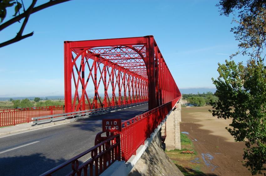 Ponte encerrada para trabalhos na iluminação
