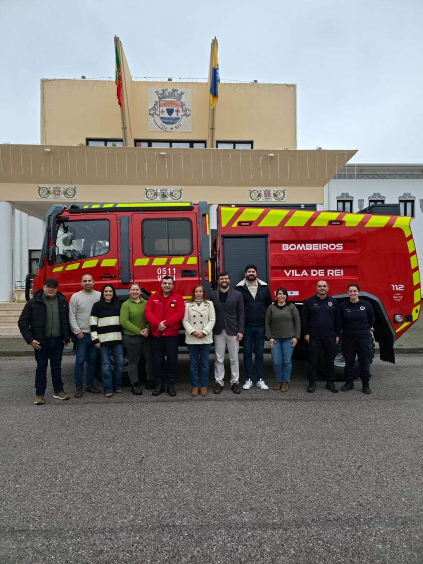 Bombeiros recebem viatura nova para combate a incêndios 
