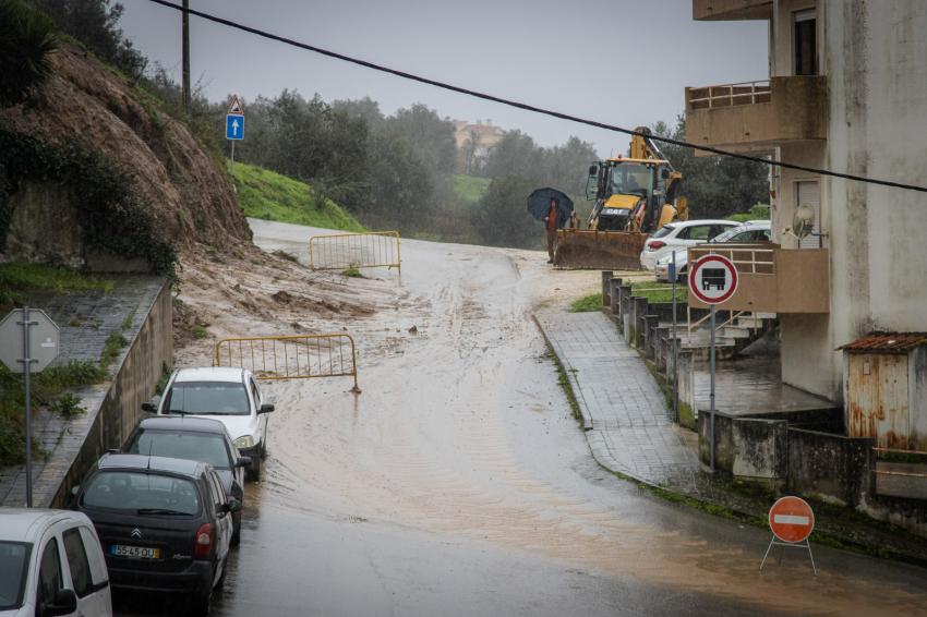 Rua de Santana encerrada ao trânsito