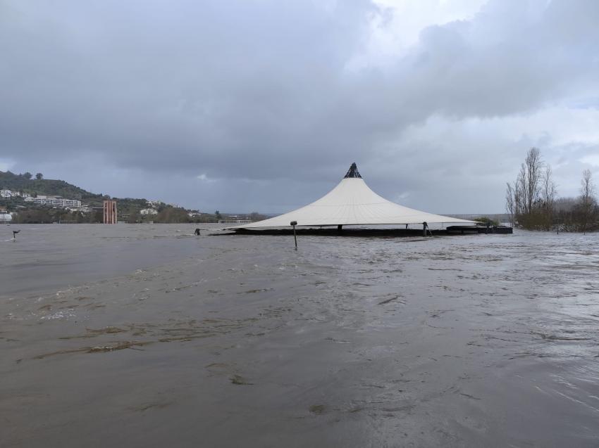 Descida continuada dos caudais do Tejo indica fim do pico de cheia